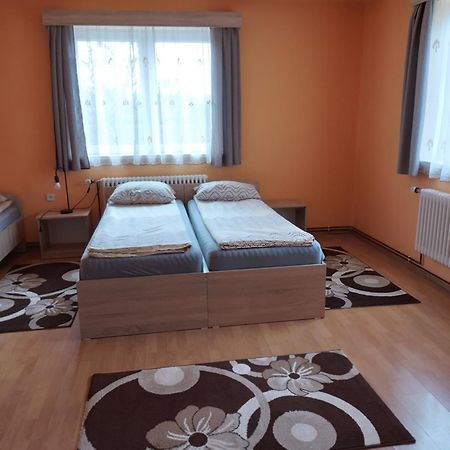 Timi Kulcsoshaz Hotel Lazarea Ngoại thất bức ảnh