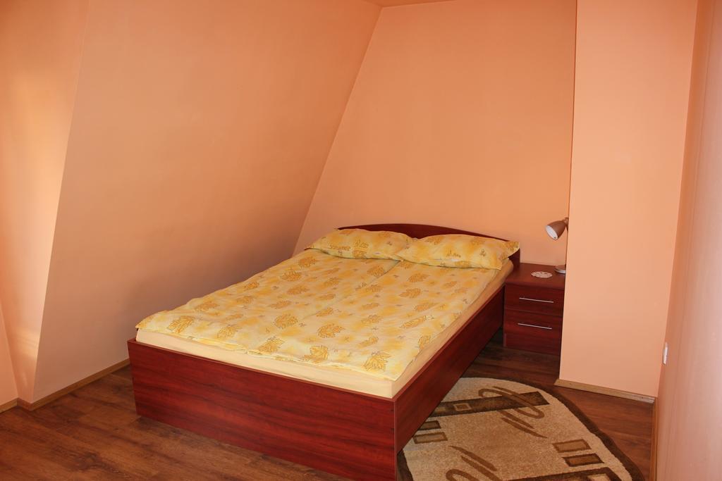 Timi Kulcsoshaz Hotel Lazarea Ngoại thất bức ảnh
